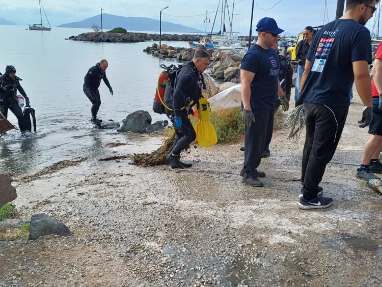 Αίγινα: Δεύτερη μέρα υποβρύχιου καθαρισμού στο λιμάνι της Αίγινας. Τα  ευρήματα σοκάρουν! - Εικόνα άρθρου