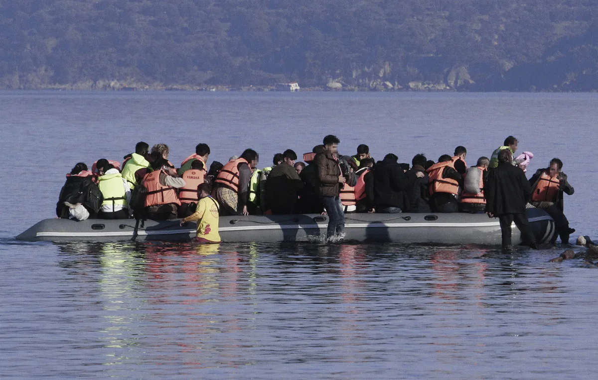 Κρήτη: 58 μετανάστες έφτασαν στην Ιεράπετρα την ώρα που ξεκινούσε άσκηση με πραγματικά πυρά